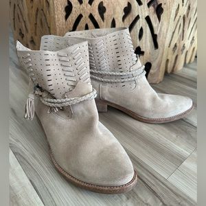 Dolce Vita Cream Suede leather boots bootie western Size 8.5